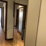 Fully furnished student apartment room in C/ de Muntaner 89 Barcelona with double bed, study desk, wardrobe, and natural light