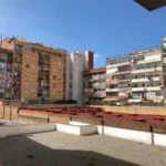 Fully furnished student apartment room in C/ de Muntaner 89 Barcelona with double bed, study desk, wardrobe, and natural light