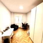Bright furnished student apartment in C/ Berlín 78 Barcelona with cozy shared rooms and modern interiors