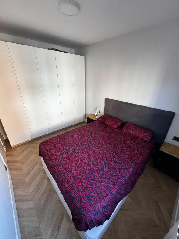 Bright furnished student apartment in C/ Berlín 78 Barcelona with cozy shared rooms and modern interiors
