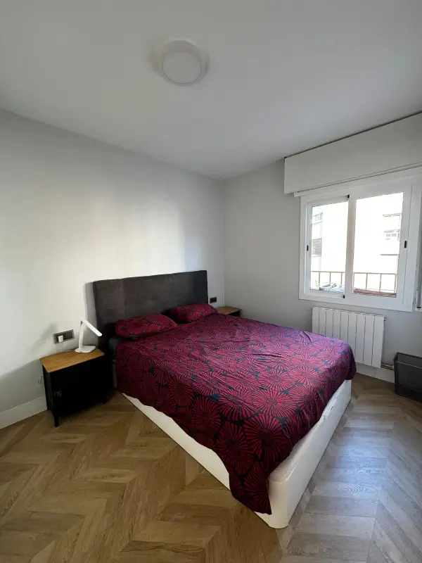 Bright furnished student apartment in C/ Berlín 78 Barcelona with cozy shared rooms and modern interiors
