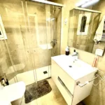 Bright furnished student apartment in C/ Berlín 78 Barcelona with cozy shared rooms and modern interiors