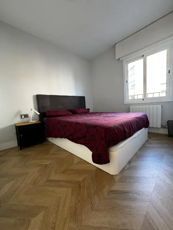Bright furnished student apartment in C/ Berlín 78 Barcelona with cozy shared rooms and modern interiors