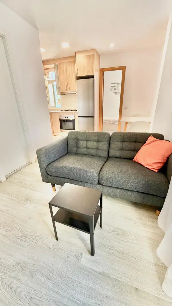 Spacious student apartment in La Barceloneta Barcelona with balcony and furnished bedrooms near the beach