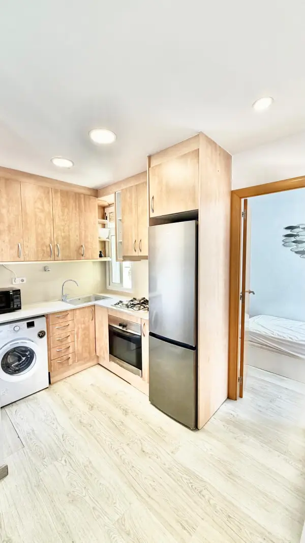 Spacious student apartment in La Barceloneta Barcelona with balcony and furnished bedrooms near the beach