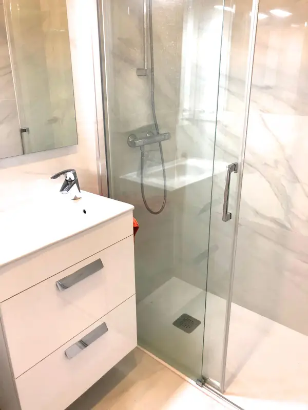 Spacious student apartment in La Barceloneta Barcelona with balcony and furnished bedrooms near the beach