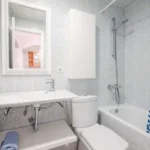 Cozy student apartment in Calle Nicaragua 130 Barcelona near ESADE with furnished room and bright interiors