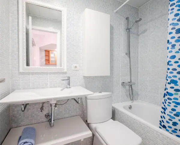 Cozy student apartment in Calle Nicaragua 130 Barcelona near ESADE with furnished room and bright interiors