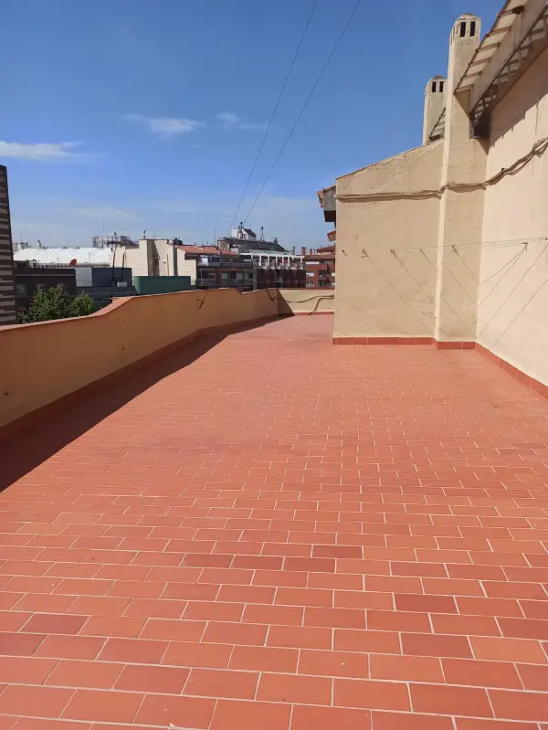 Cozy student apartment in Calle Nicaragua 130 Barcelona near ESADE with furnished room and bright interiors