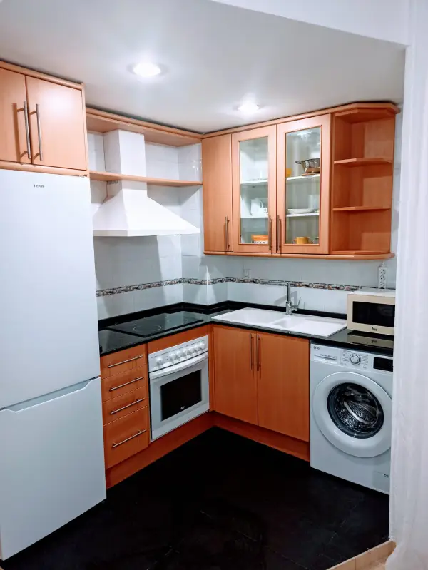 Cozy student apartment in Calle Nicaragua 130 Barcelona near ESADE with furnished room and bright interiors