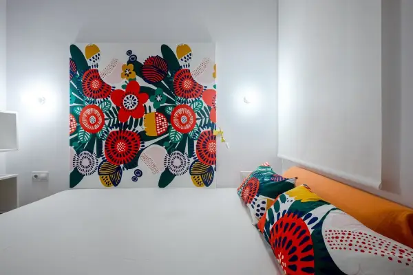 Cozy student apartment in Calle Nicaragua 130 Barcelona near ESADE with furnished room and bright interiors