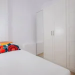 Cozy student apartment in Calle Nicaragua 130 Barcelona near ESADE with furnished room and bright interiors