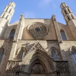 Bright furnished student apartment in Calle Jaume Giralt 3 Barcelona with air conditioning and natural light