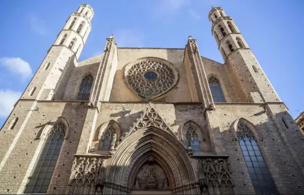 Bright furnished student apartment in Calle Jaume Giralt 3 Barcelona with air conditioning and natural light