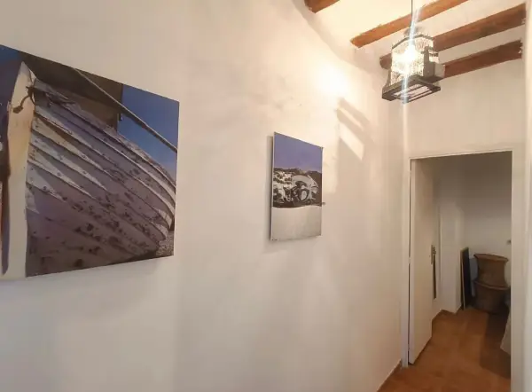 Bright furnished student apartment in Calle Jaume Giralt 3 Barcelona with air conditioning and natural light