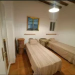 Bright furnished student apartment in Calle Jaume Giralt 3 Barcelona with air conditioning and natural light