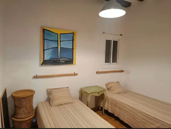 Bright furnished student apartment in Calle Jaume Giralt 3 Barcelona with air conditioning and natural light