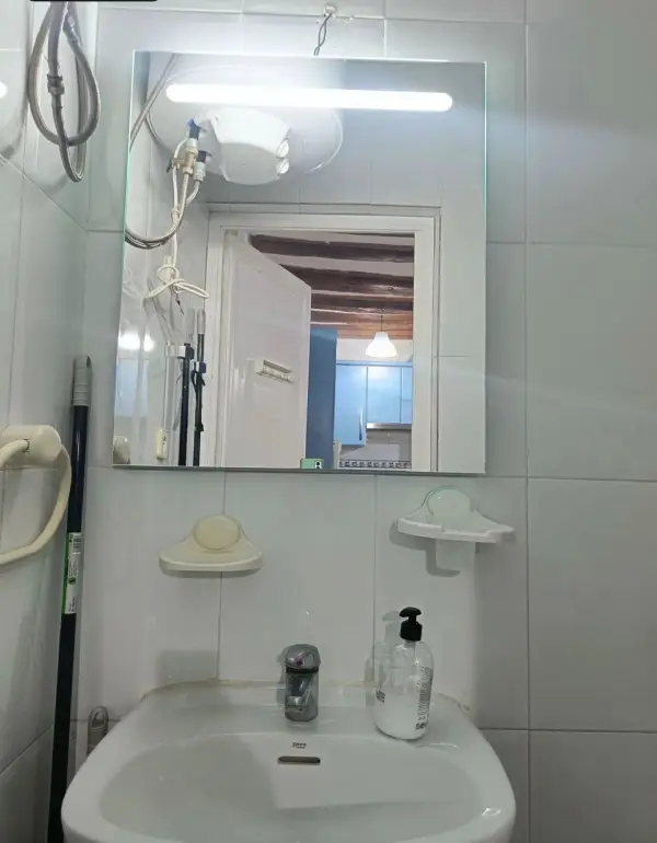 Bright furnished student apartment in Calle Jaume Giralt 3 Barcelona with air conditioning and natural light