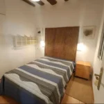 Bright furnished student apartment in Calle Jaume Giralt 3 Barcelona with air conditioning and natural light