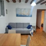 Bright furnished student apartment in Calle Jaume Giralt 3 Barcelona with air conditioning and natural light