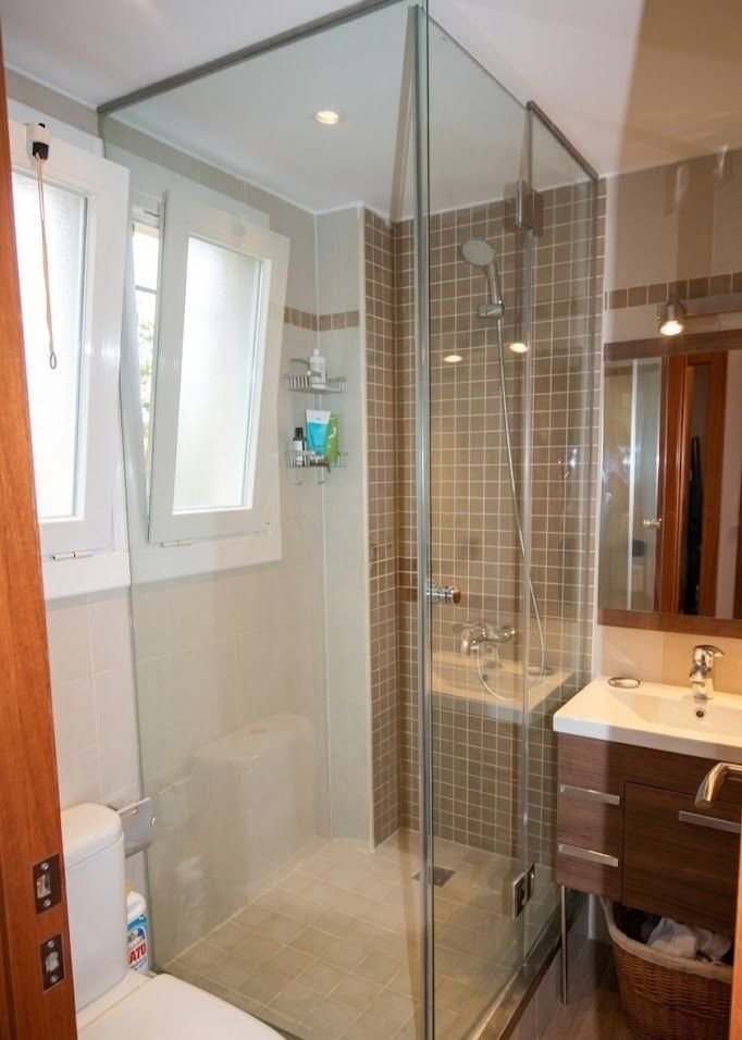 Bright penthouse student apartment in Calle de Maurici Serrahima Barcelona with balcony and furnished interiors