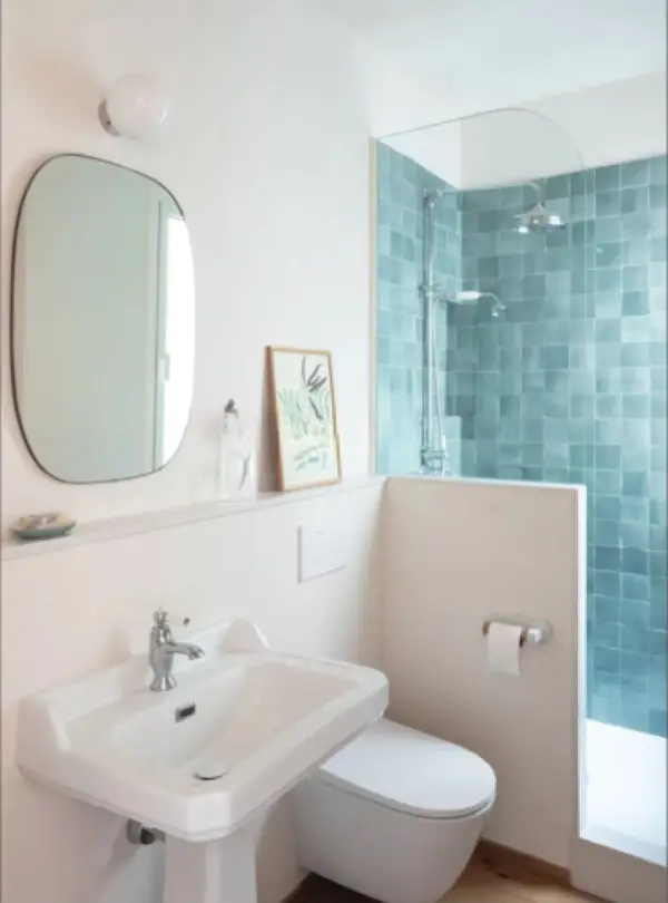 Bright penthouse apartment in Calle de Guàrdia Barcelona with large terrace balcony and furnished interiors