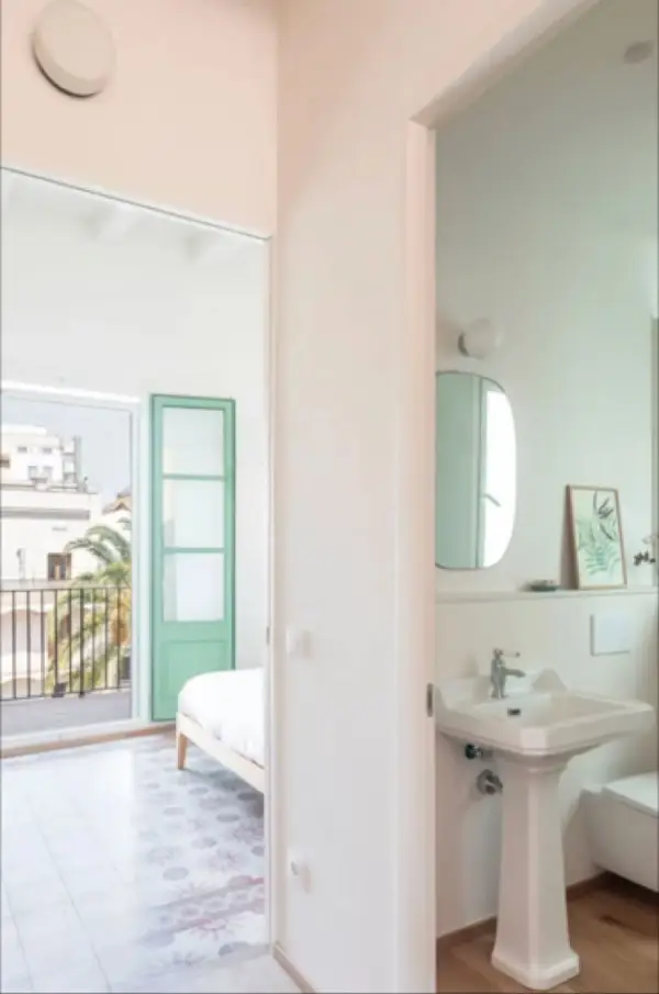 Bright penthouse apartment in Calle de Guàrdia Barcelona with large terrace balcony and furnished interiors
