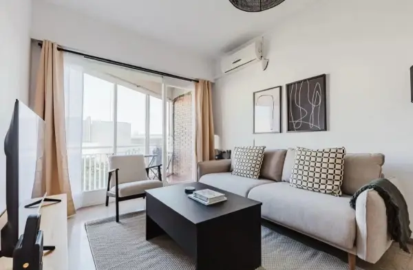 Modern student apartment in Calle de Sicília Barcelona with renovated interiors and air conditioning
