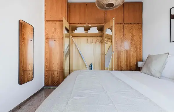 Modern student apartment in Calle de Sicília Barcelona with renovated interiors and air conditioning