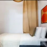 Modern student apartment in Calle de Sicília Barcelona with renovated interiors and air conditioning