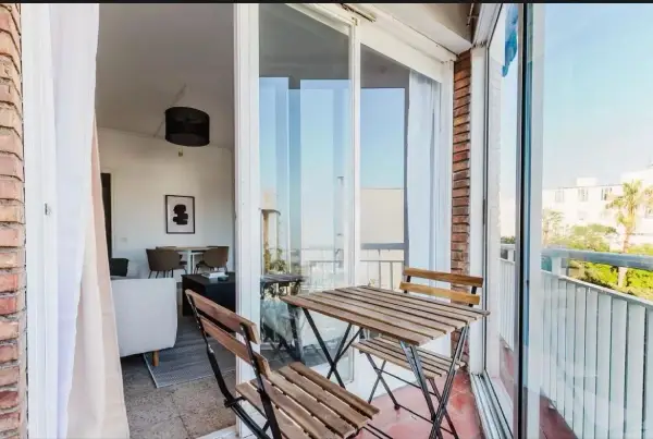 Modern student apartment in Calle de Sicília Barcelona with renovated interiors and air conditioning