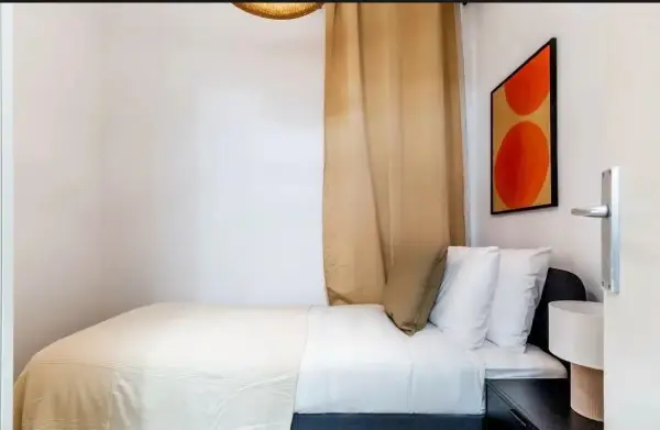 Modern student apartment in Calle de Sicília Barcelona with renovated interiors and air conditioning