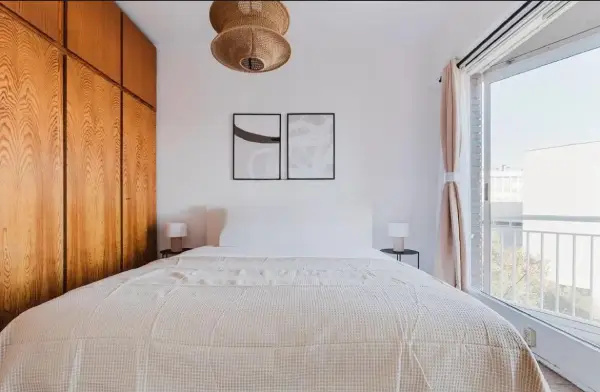 Modern student apartment in Calle de Sicília Barcelona with renovated interiors and air conditioning