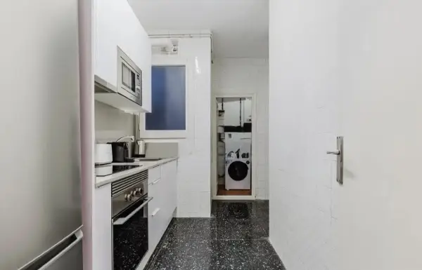 Modern student apartment in Calle de Sicília Barcelona with renovated interiors and air conditioning