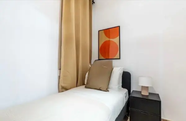 Modern student apartment in Calle de Sicília Barcelona with renovated interiors and air conditioning