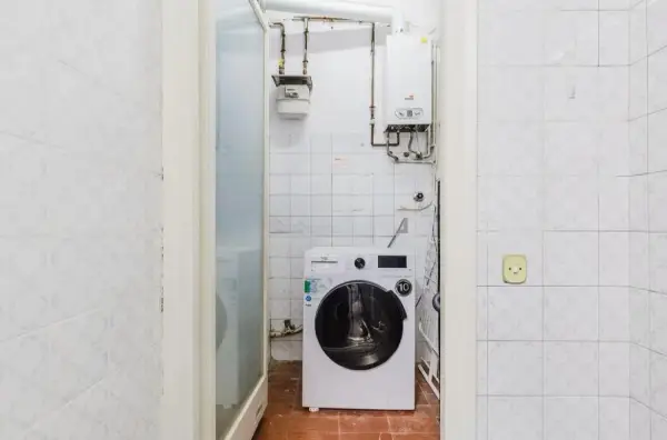 Modern student apartment in Calle de Sicília Barcelona with renovated interiors and air conditioning