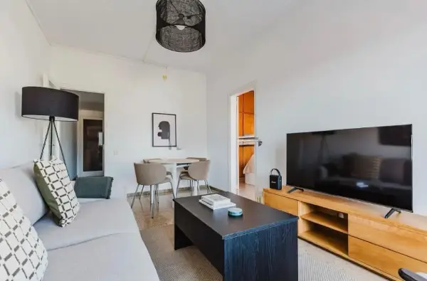 Modern student apartment in Calle de Sicília Barcelona with renovated interiors and air conditioning