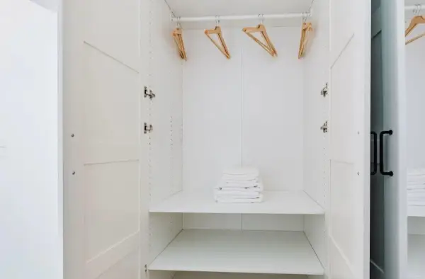 Modern student apartment in Calle de Sicília Barcelona with renovated interiors and air conditioning