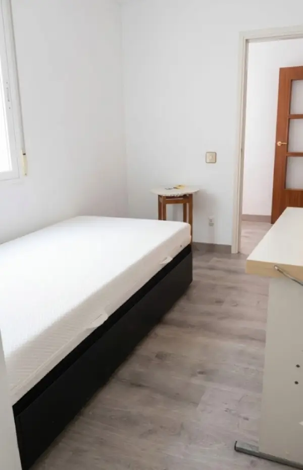 Furnished student room in Eixample Barcelona with private bathroom desk and built-in wardrobe