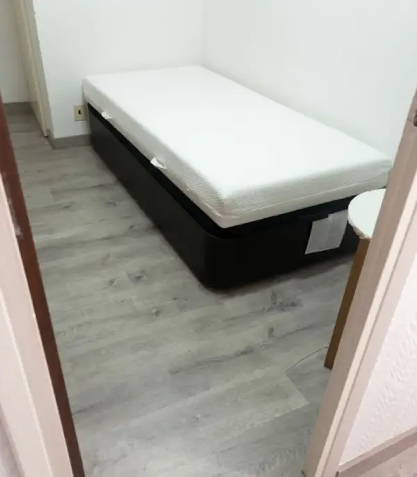 Furnished student room in Eixample Barcelona with private bathroom desk and built-in wardrobe