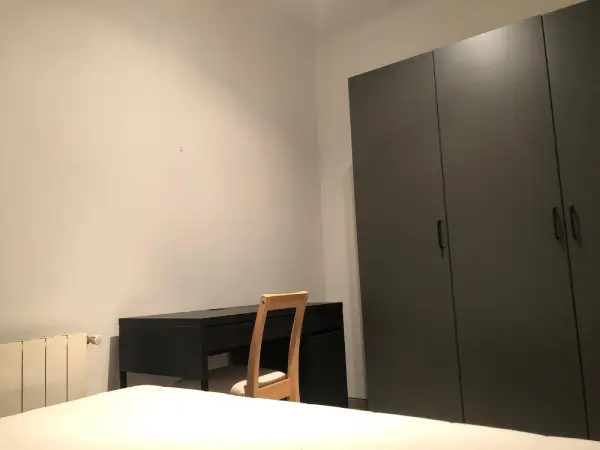 Furnished student room in Eixample Barcelona with private bathroom desk and built-in wardrobe