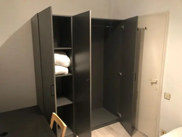 Furnished student room in Eixample Barcelona with private bathroom desk and built-in wardrobe