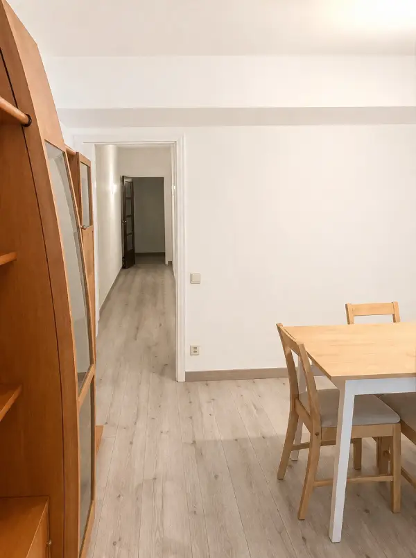 Furnished student room in Eixample Barcelona with private bathroom desk and built-in wardrobe