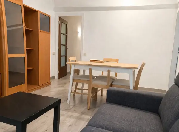 Furnished student room in Eixample Barcelona with private bathroom desk and built-in wardrobe