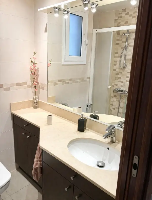 Furnished student room in Eixample Barcelona with private bathroom desk and built-in wardrobe