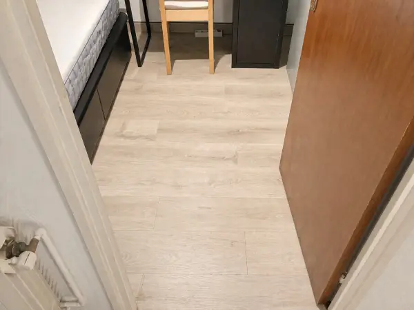 Furnished student room in Eixample Barcelona with private bathroom desk and built-in wardrobe