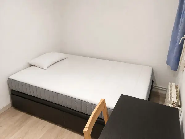Furnished student room in Eixample Barcelona with private bathroom desk and built-in wardrobe