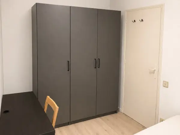 Furnished student room in Eixample Barcelona with private bathroom desk and built-in wardrobe