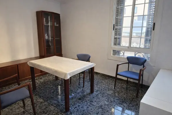 Furnished student room in Sarrià Barcelona near Muntaner FGC with balcony and shared apartment