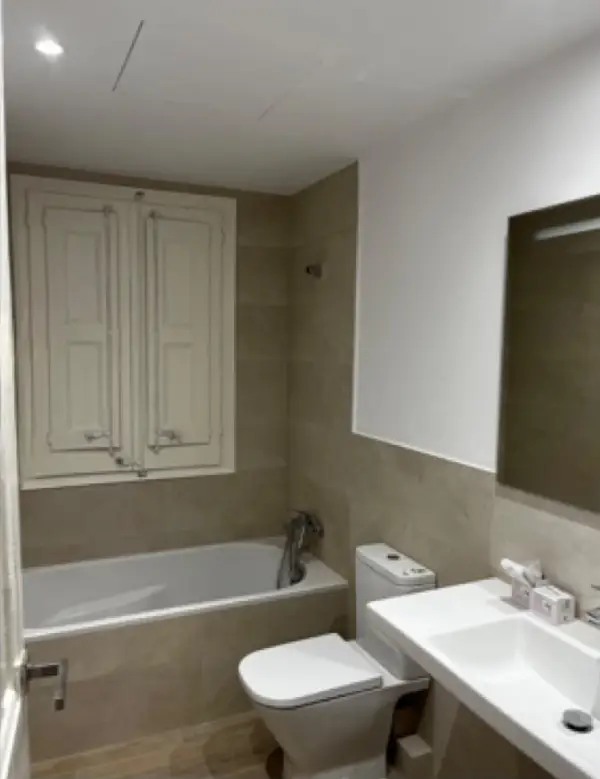 Bright student room in Eixample Barcelona with private bathroom, balcony, and double bed